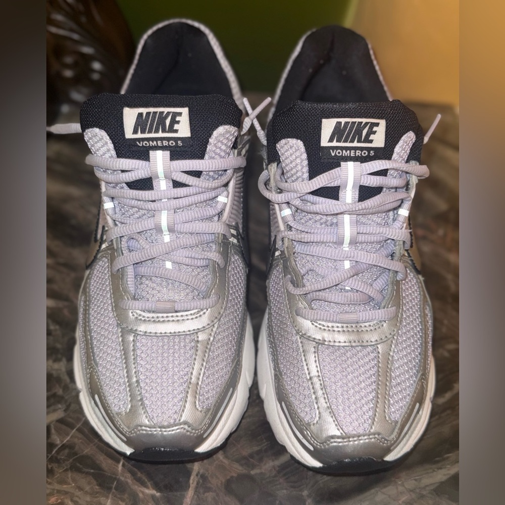 Women’s Nike Zoom Vomero 5 Size 10 Barely Grape Dust White Sneakers